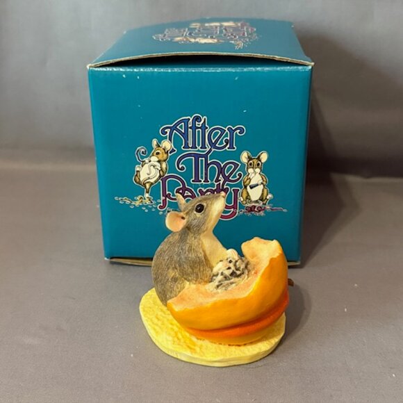 Vintage Mouse Figurine After The Party Mice Munro Anthropomorphic Peach Fruit - Picture 1 of 4